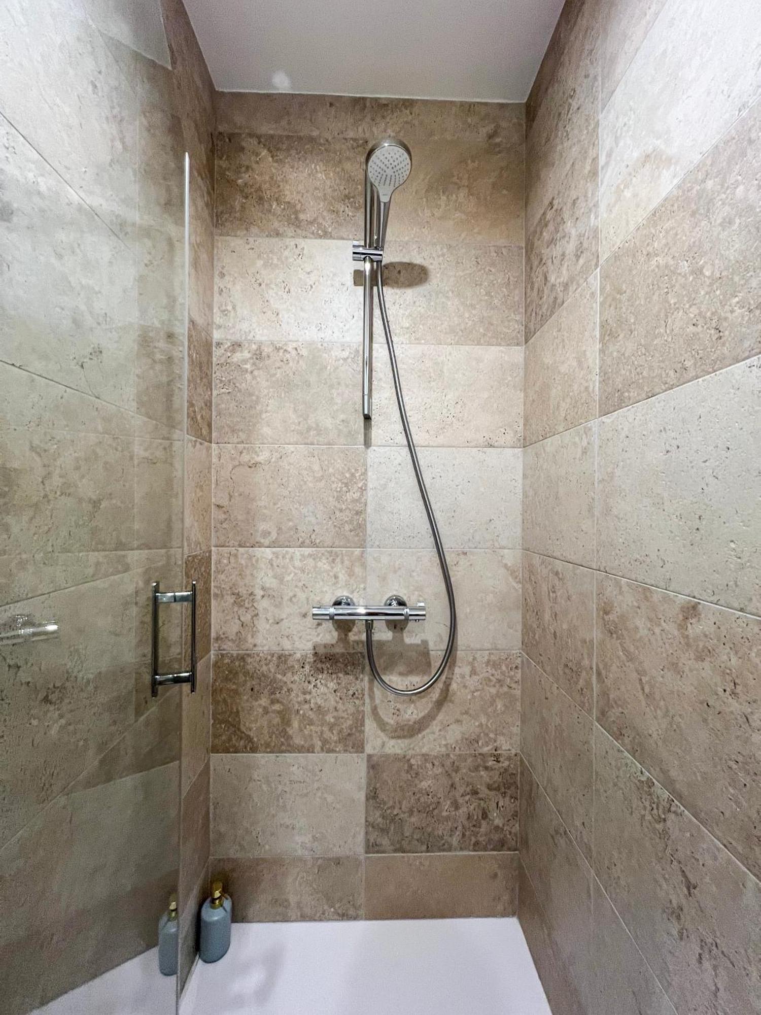 Апартаменты Bibemus Casa Maja - Baignoire Balneo - Parking - Terrasse Сент-Этьен Экстерьер фото